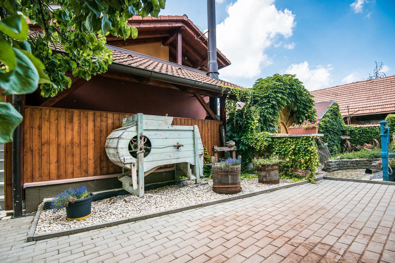 Penzion Hluk Exterior foto